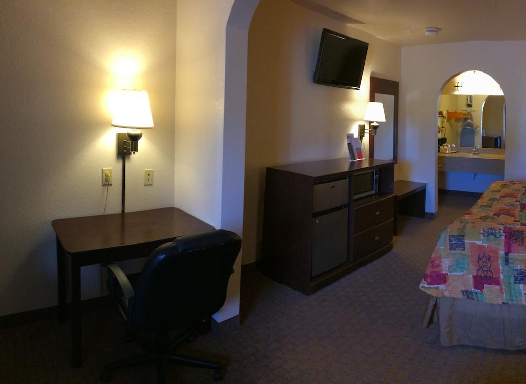 Super 8 By Wyndham Idabel Motel Стая снимка